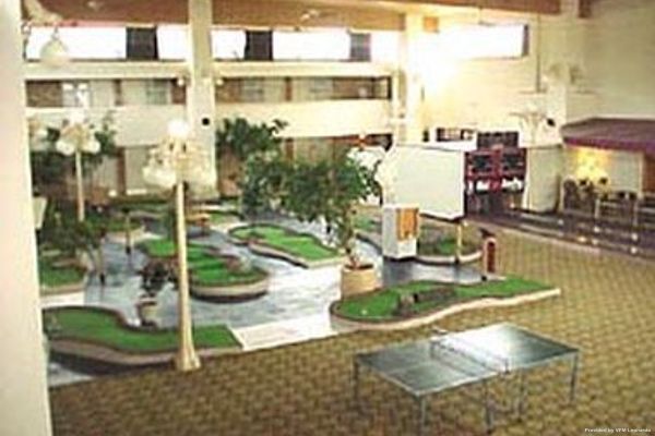 Howard Johnson Plaza Green Bay WI